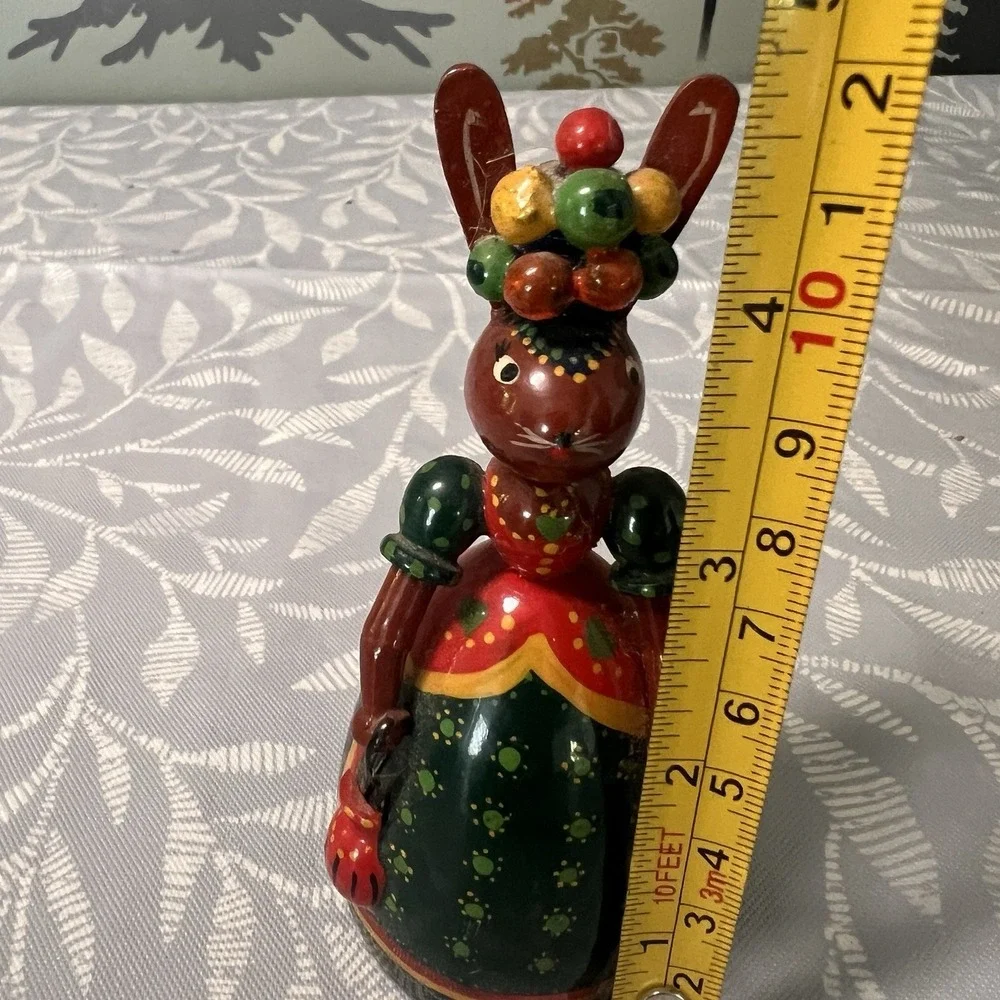 Vntg Erzgebirge-style hand-painted wood figurine of a‎ lady rabbit 5.5